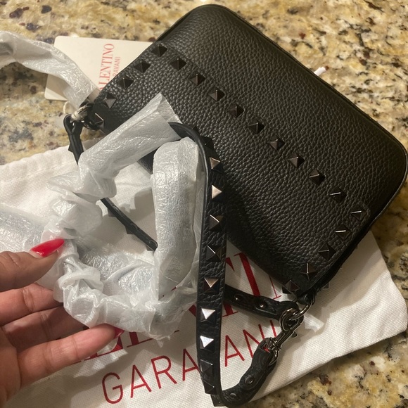 VALENTINO Rockstud Calfskin Wallet on Chain - Picture 4 of 11